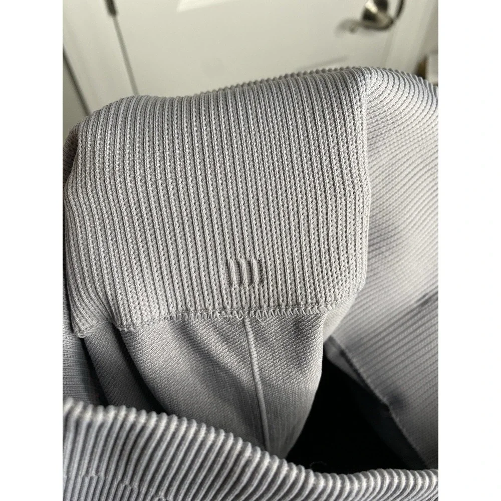 Lululemon Taryn Toomey Awakening‎ Crop Leggings Grey 6 Read